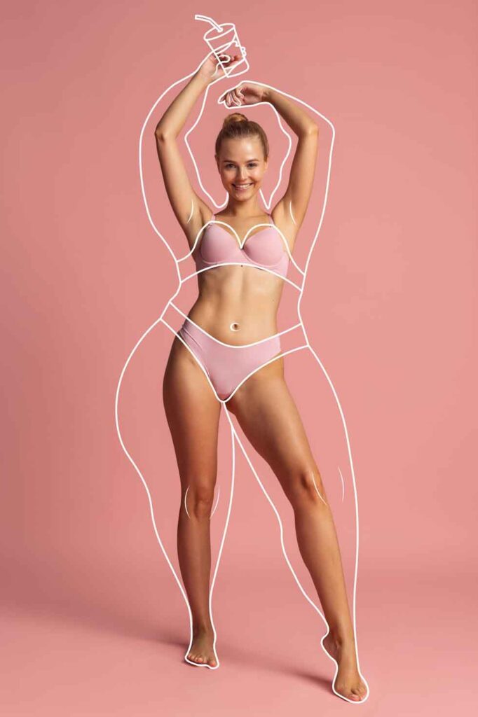 Kvinde i lyserød bikini poserer glad med hænderne over hovedet, omridset af en hvid større men lignende positur.